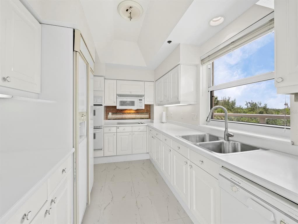 3080 GRAND BAY BOULEVARD 512 photo 19