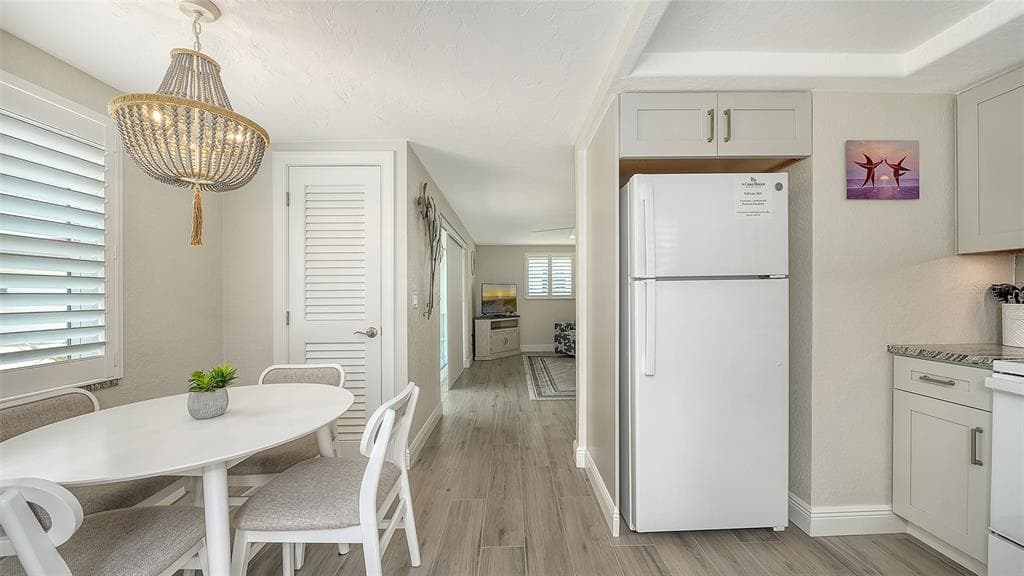 6154 MIDNIGHT PASS ROAD B5 photo 6