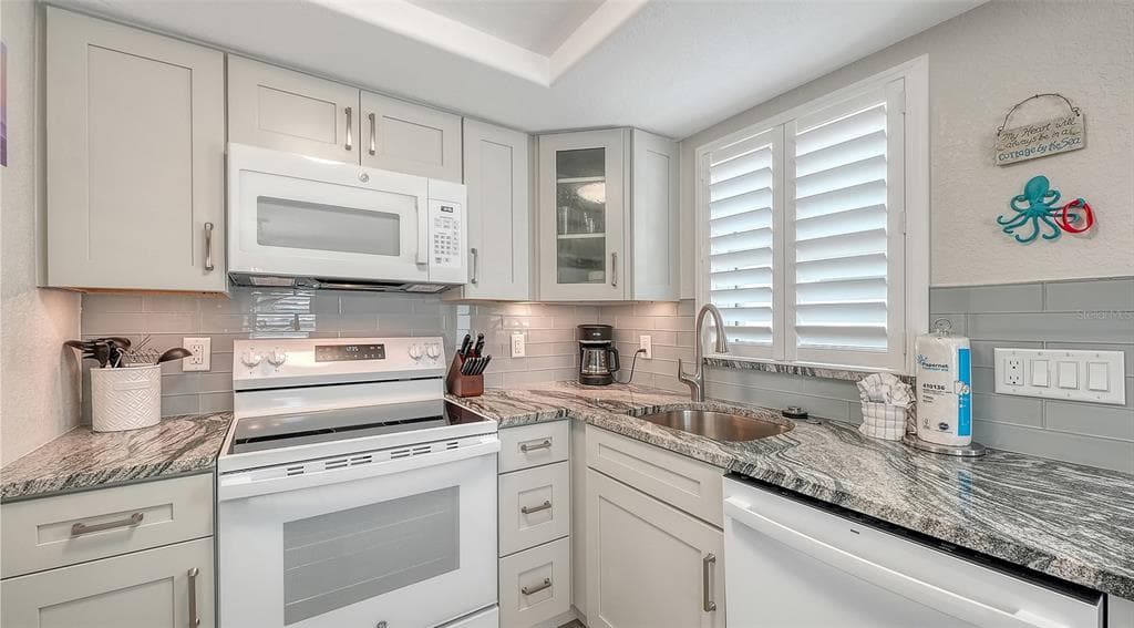 6154 MIDNIGHT PASS ROAD B5 photo 13