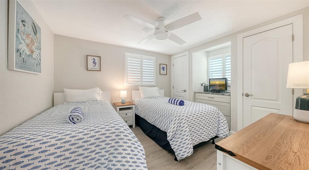 6154 MIDNIGHT PASS ROAD B5 photo 22