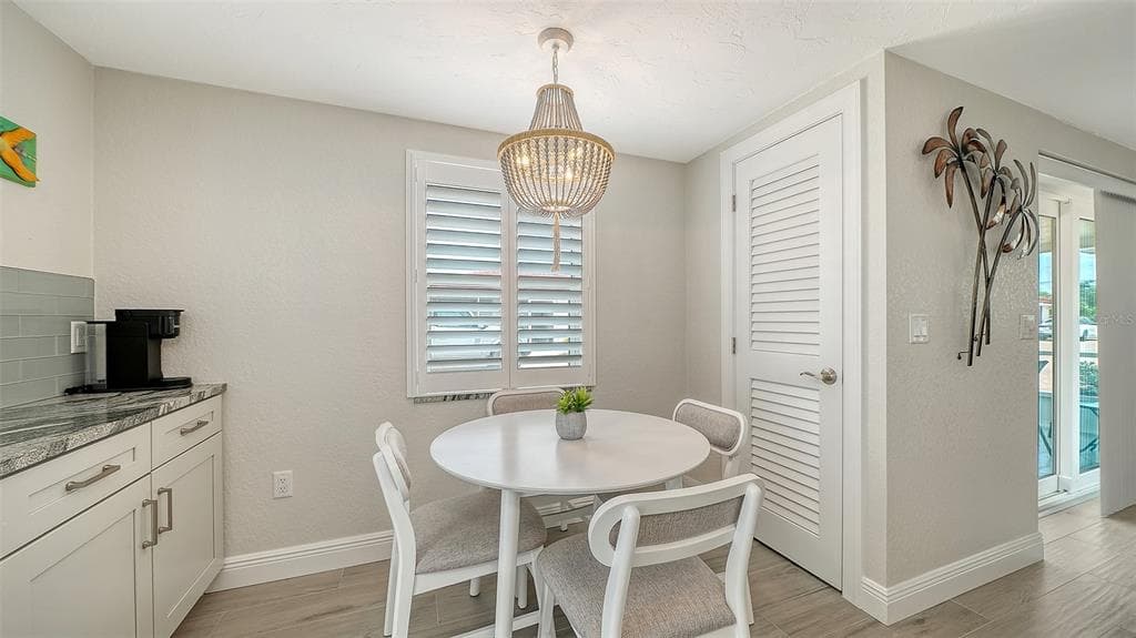 6154 MIDNIGHT PASS ROAD B5 photo 10