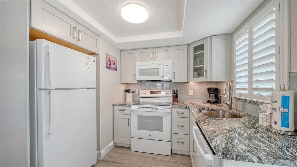 6154 MIDNIGHT PASS ROAD B5 photo 11