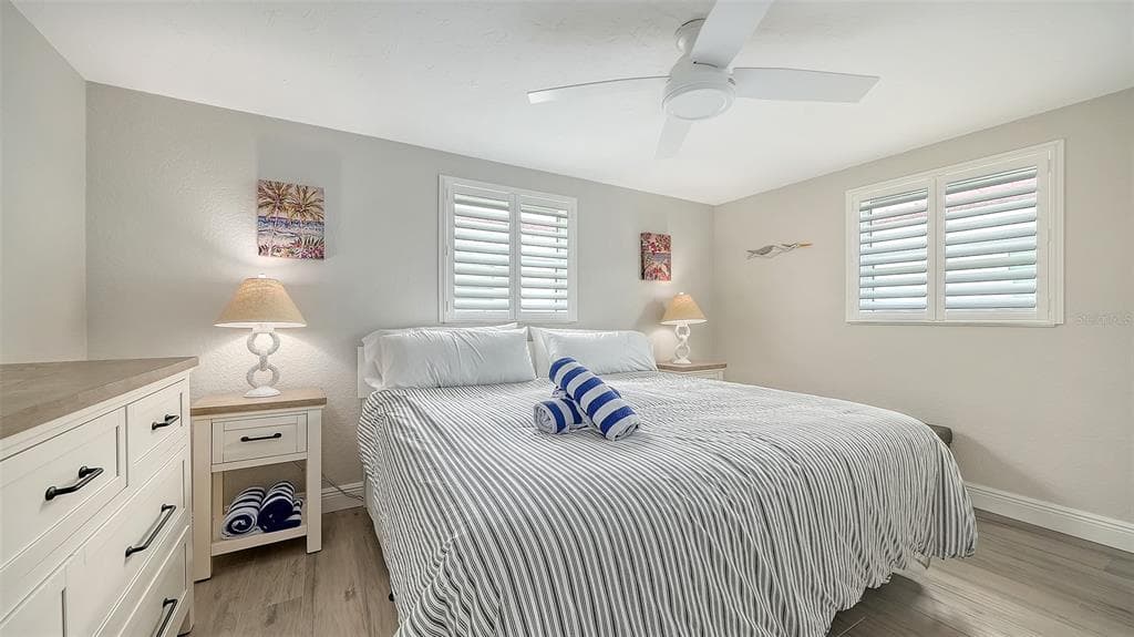 6154 MIDNIGHT PASS ROAD B5 photo 19
