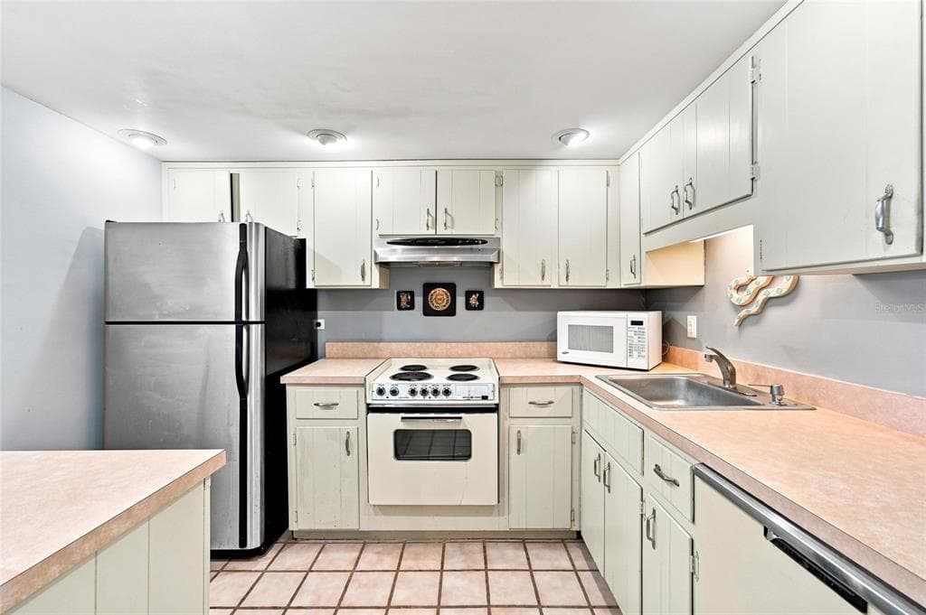 501 PLAZA SEVILLE COURT 2 photo 13