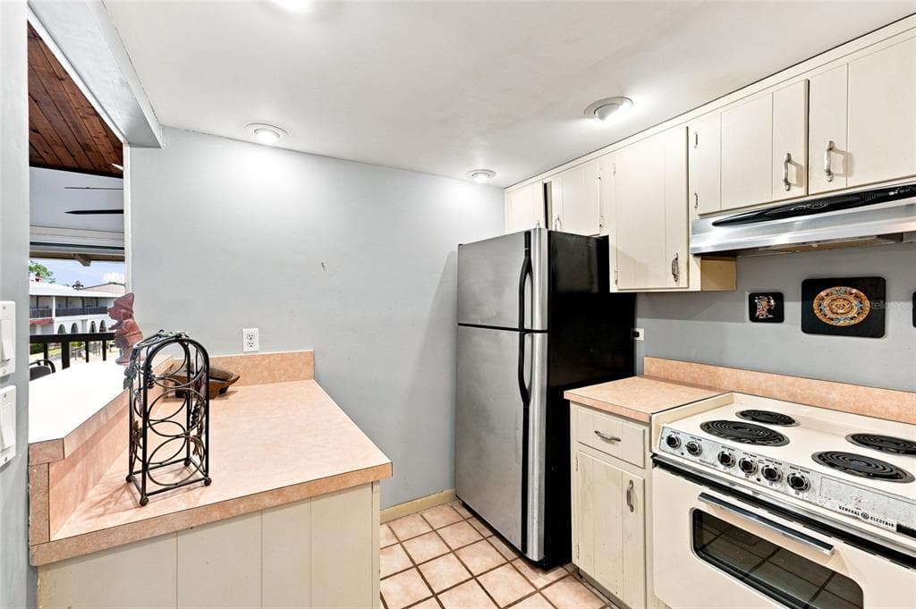 501 PLAZA SEVILLE COURT 2 photo 14