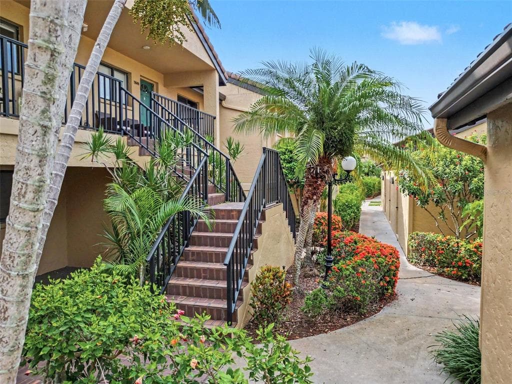 5652 ASHTON LAKE DRIVE 5652 photo 3