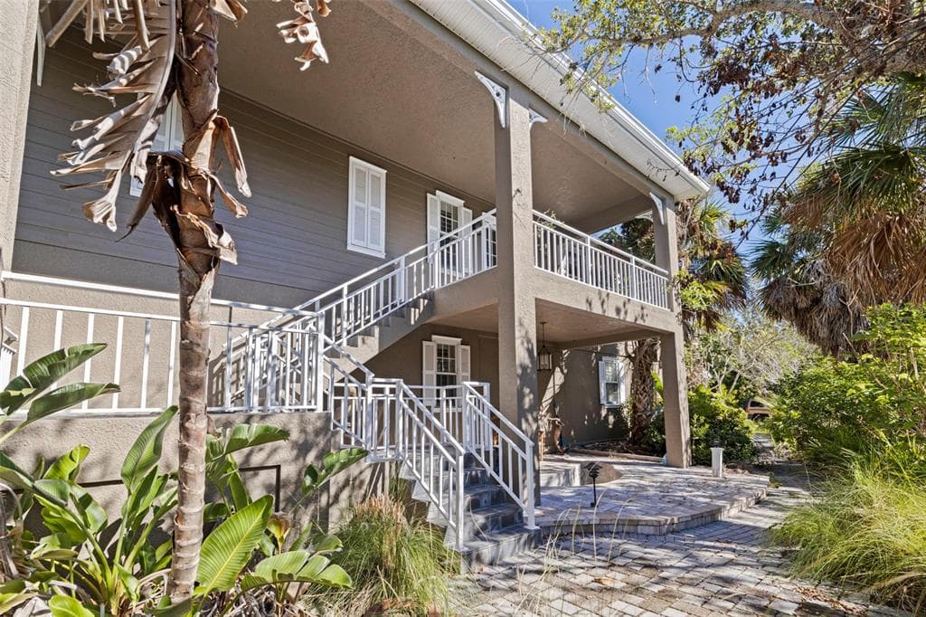2000 BAYVIEW DRIVE photo 2