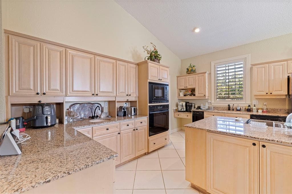 2000 BAYVIEW DRIVE photo 20