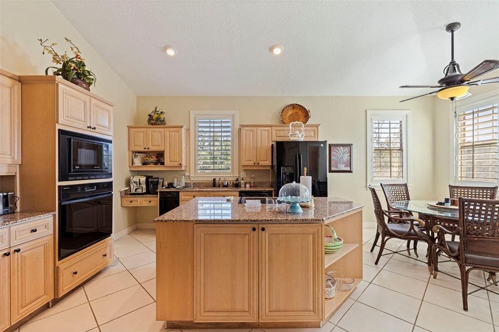 2000 BAYVIEW DRIVE photo 21