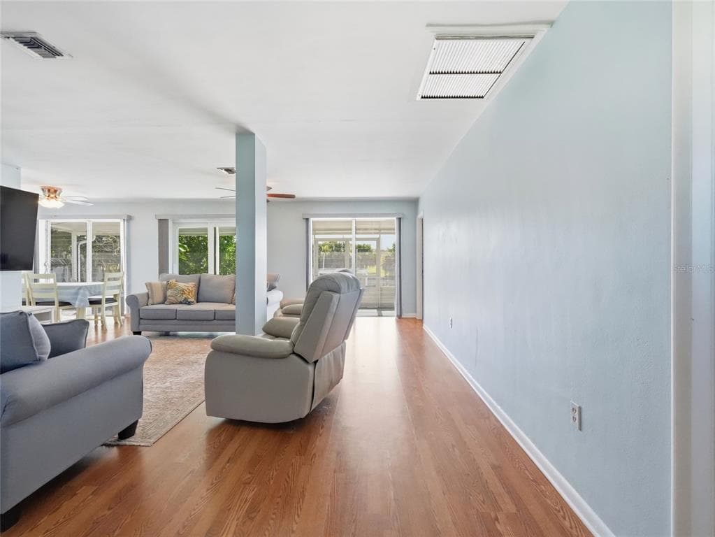 181 DUXBURY AVENUE photo 13