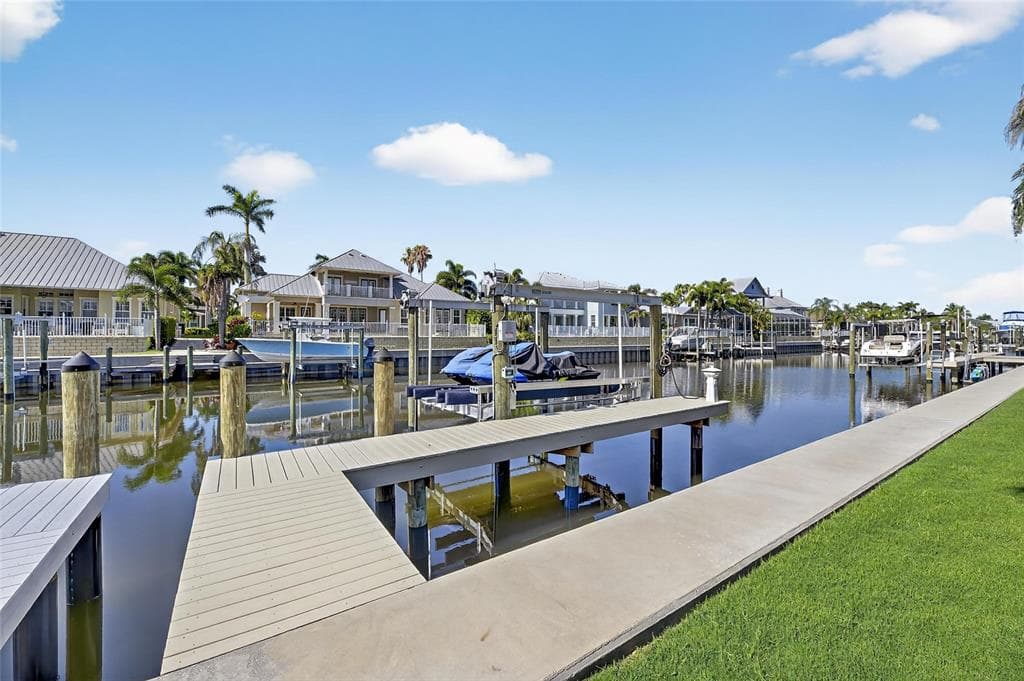 998 SIGNET DRIVE photo 3