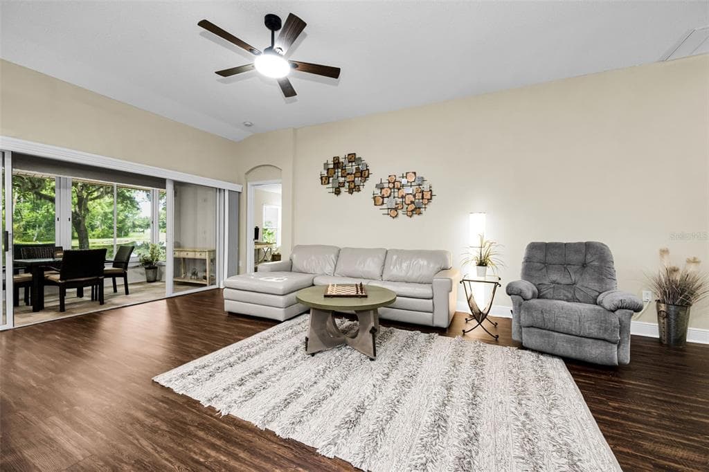 1553 ARLINGTON OAKS COURT photo 9