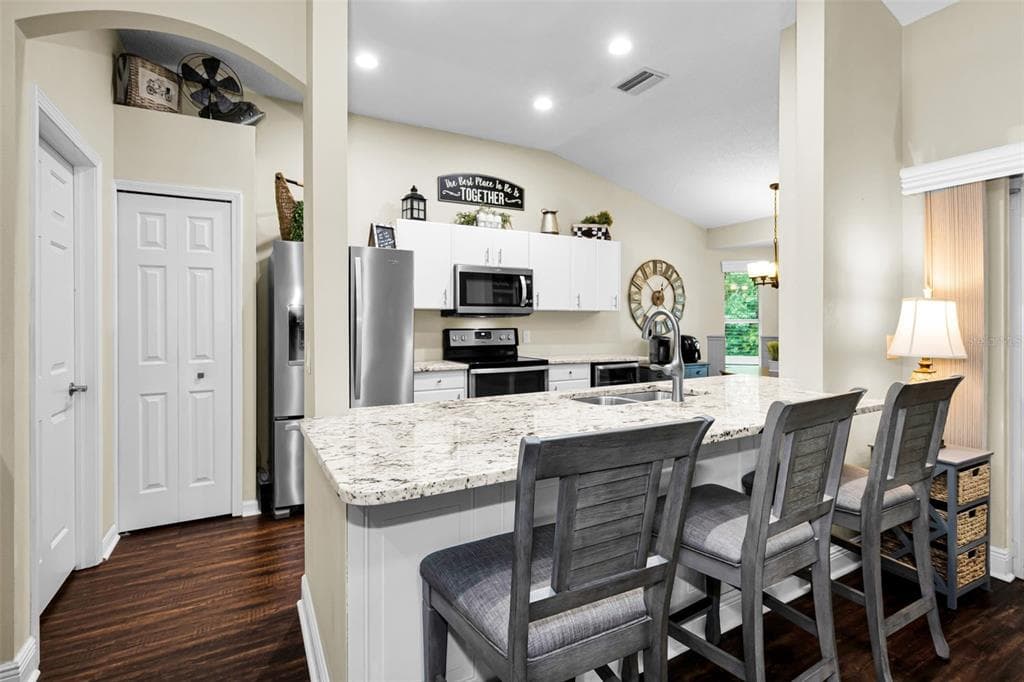 1553 ARLINGTON OAKS COURT photo 14