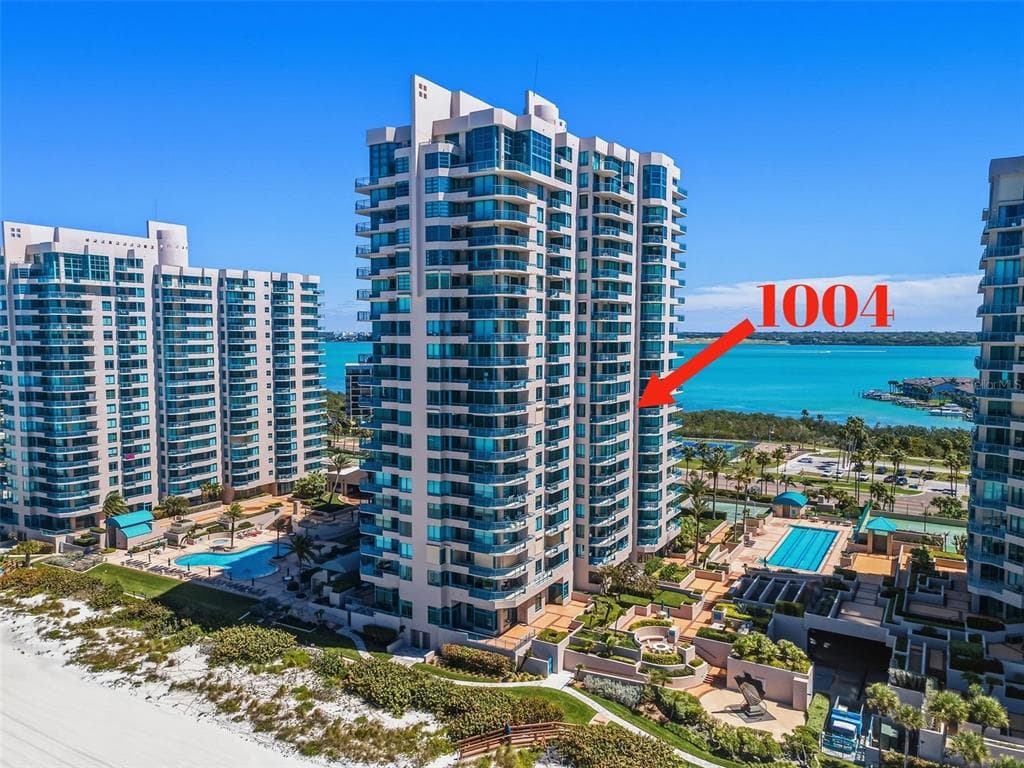 1540 GULF BOULEVARD 1004 photo 2