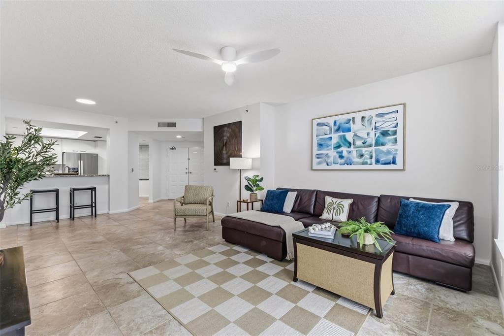 1540 GULF BOULEVARD 1004 photo 5
