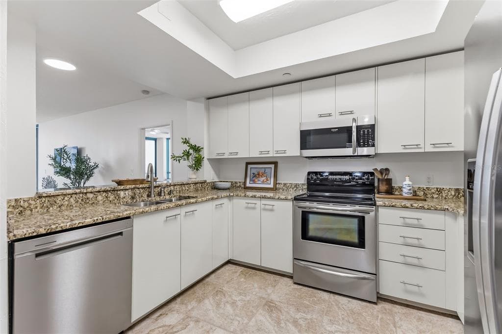 1540 GULF BOULEVARD 1004 photo 10