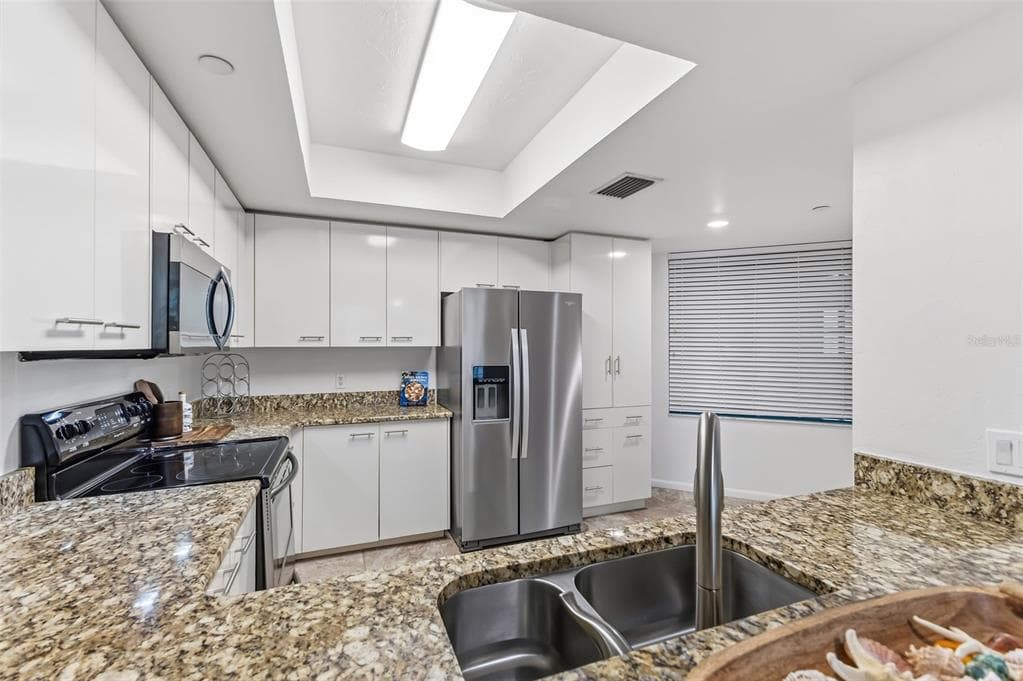 1540 GULF BOULEVARD 1004 photo 8