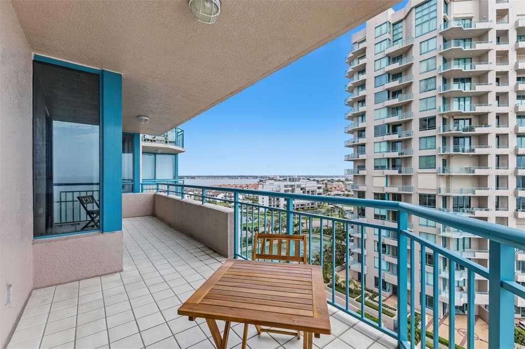 1540 GULF BOULEVARD 1004 photo 25