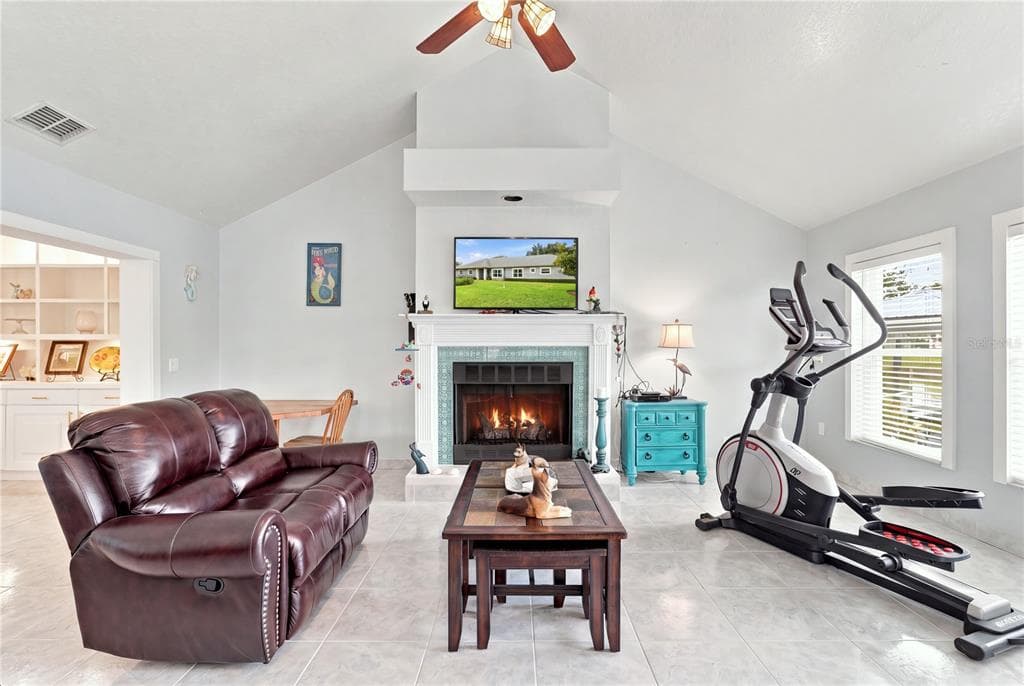1520 SE PINWHEEL DRIVE photo 12