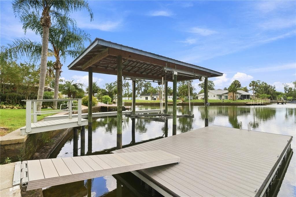 1520 SE PINWHEEL DRIVE photo 3