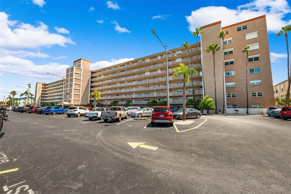 1847 SHORE DRIVE S 101 photo 2