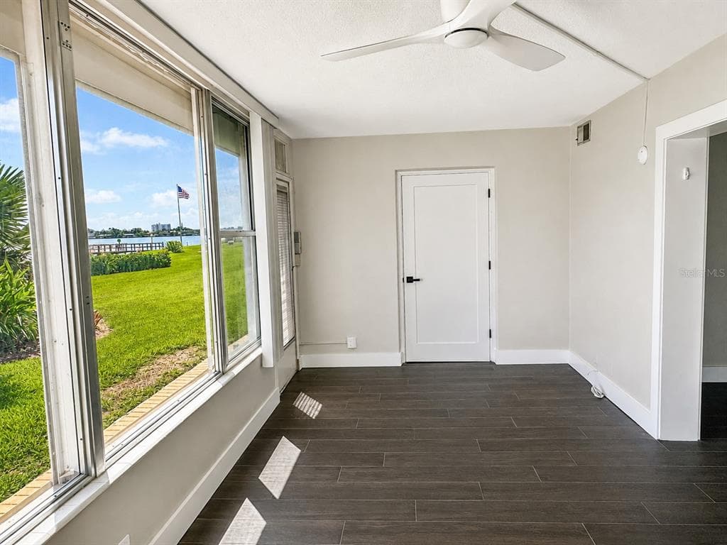 1847 SHORE DRIVE S 101 photo 12