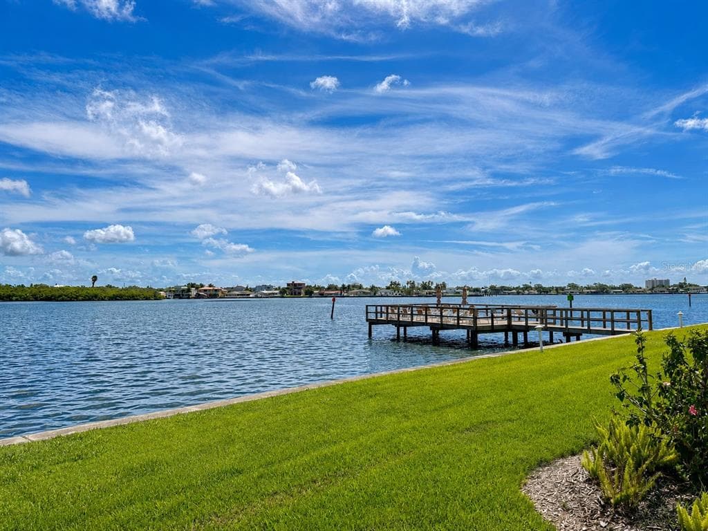 1847 SHORE DRIVE S 101 photo 22
