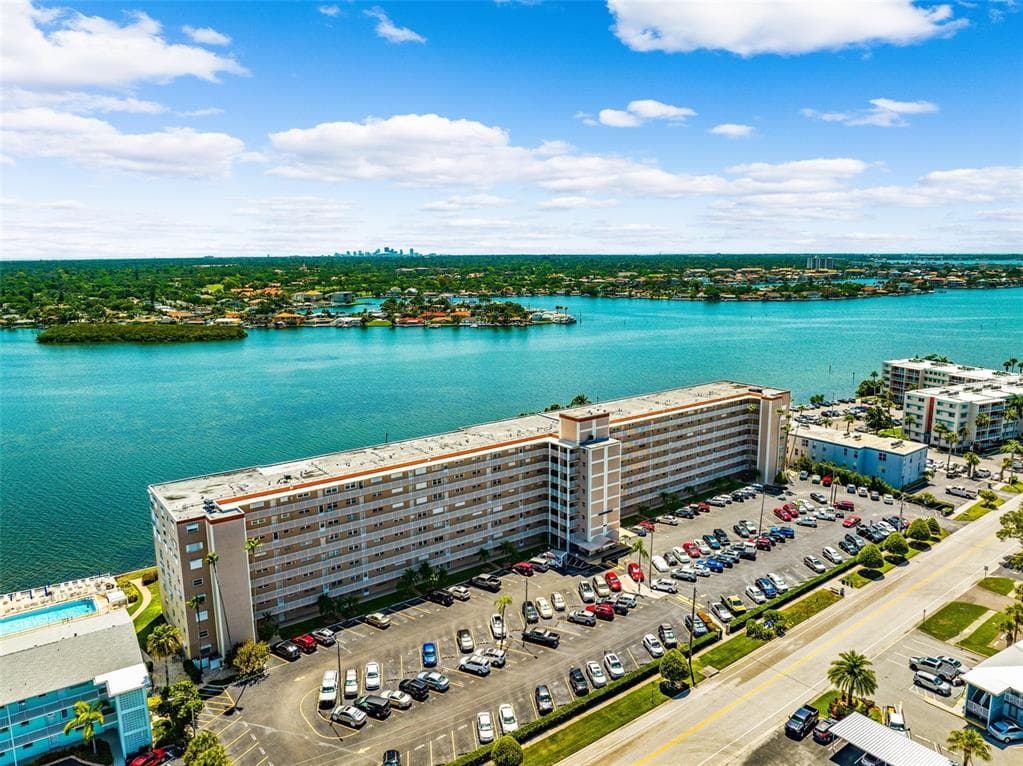 1847 SHORE DRIVE S 101 photo 1