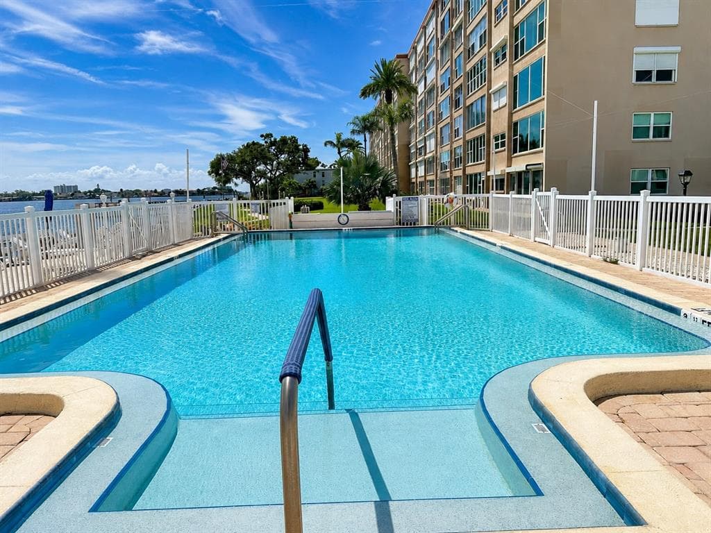 1847 SHORE DRIVE S 101 photo 18