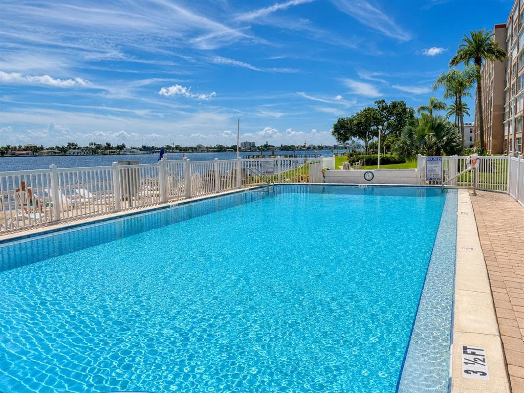 1847 SHORE DRIVE S 101 photo 19