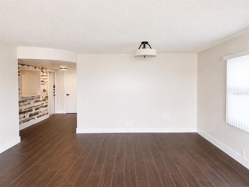 1847 SHORE DRIVE S 101 photo 8
