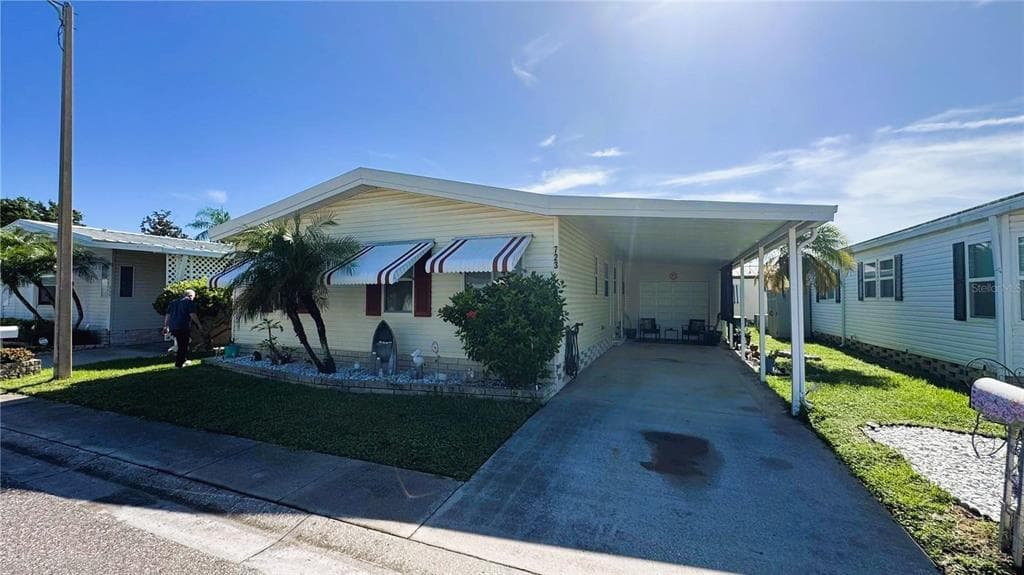 1001 STARKEY ROAD 723 photo 1
