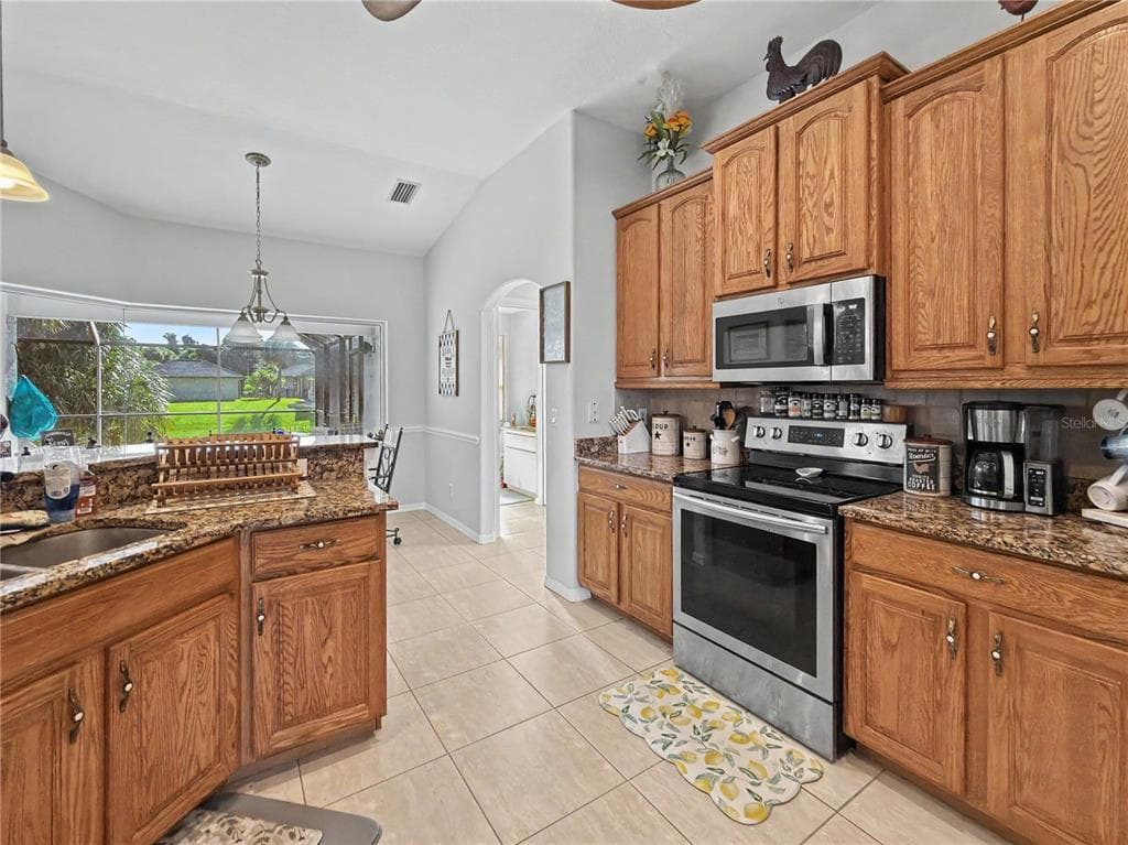2928 ABBOTSFORD STREET photo 7