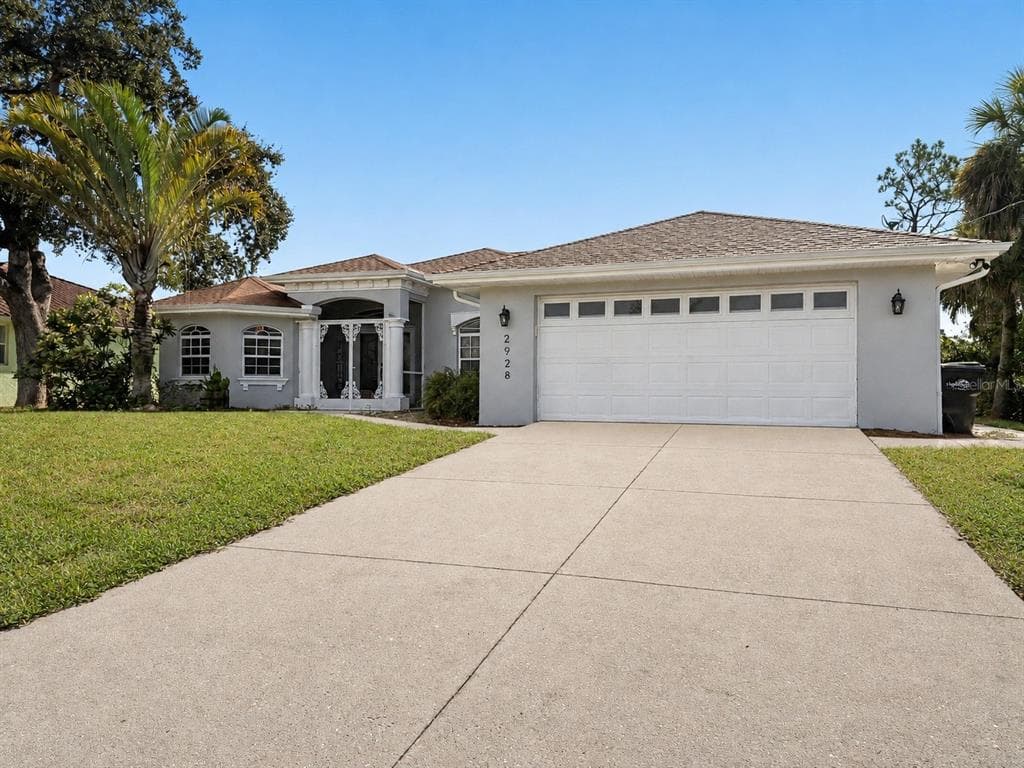 2928 ABBOTSFORD STREET photo 3