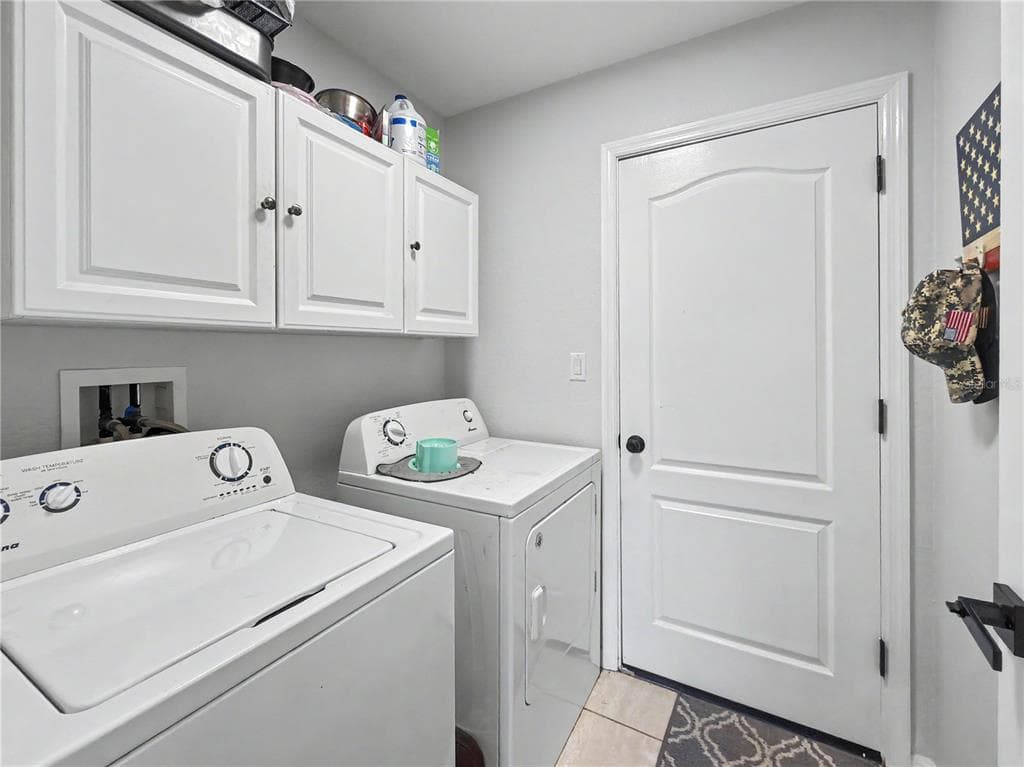 2928 ABBOTSFORD STREET photo 24