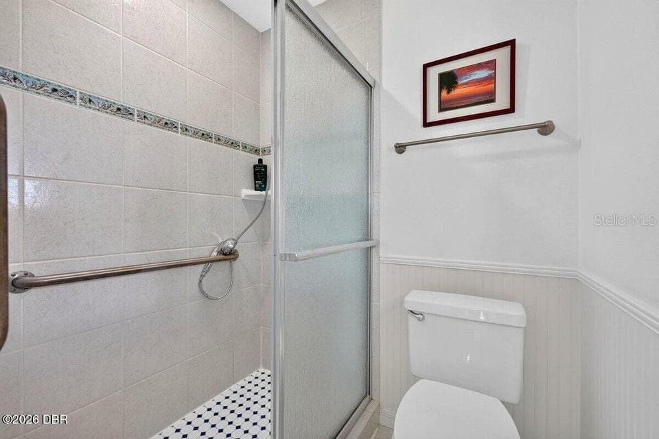 448 RIVERSIDE DRIVE photo 17