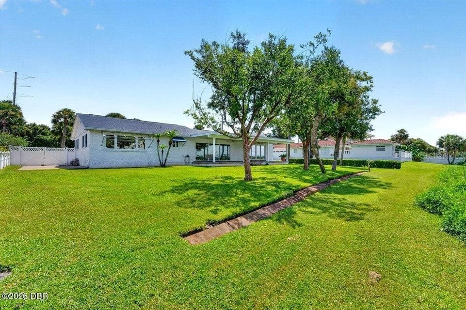 448 RIVERSIDE DRIVE photo 5