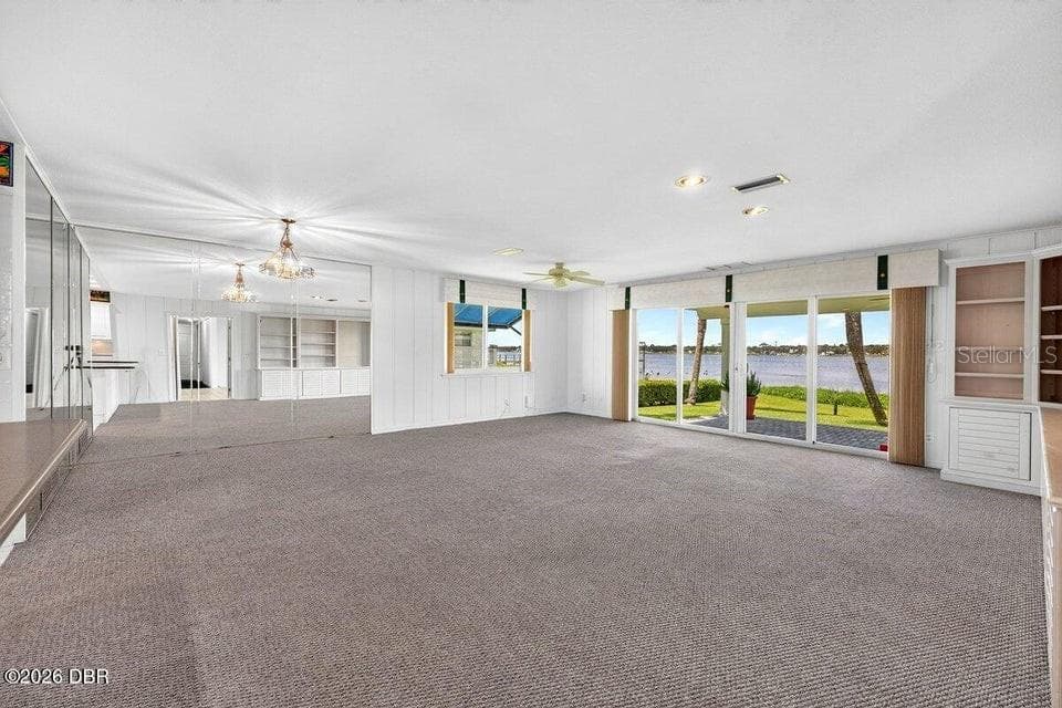 448 RIVERSIDE DRIVE photo 9
