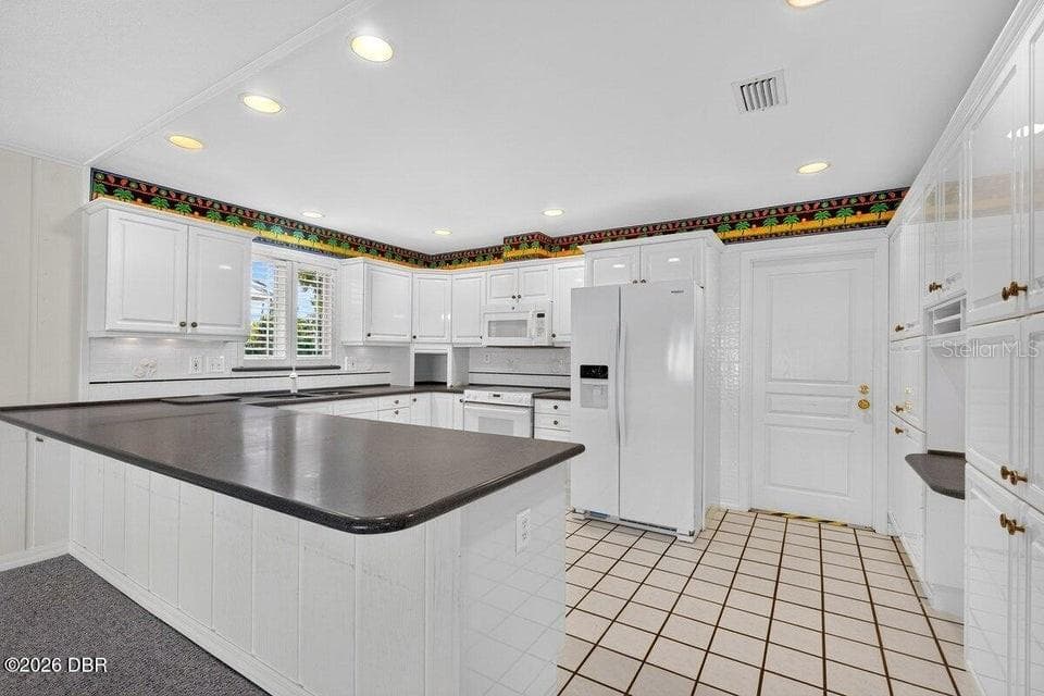 448 RIVERSIDE DRIVE photo 11