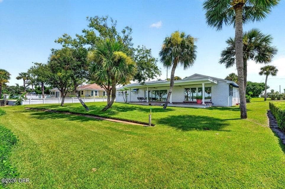 448 RIVERSIDE DRIVE photo 4