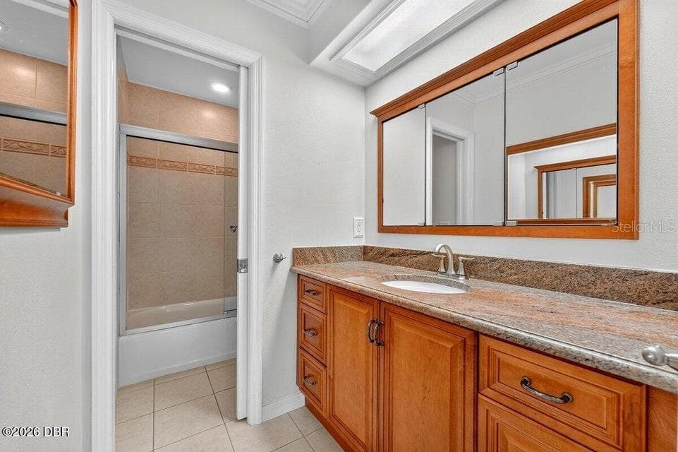 448 RIVERSIDE DRIVE photo 21