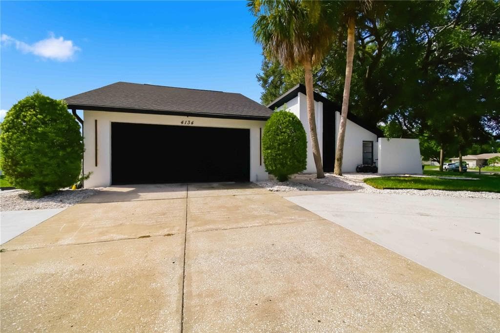 4134 EASTWOOD DRIVE photo 2