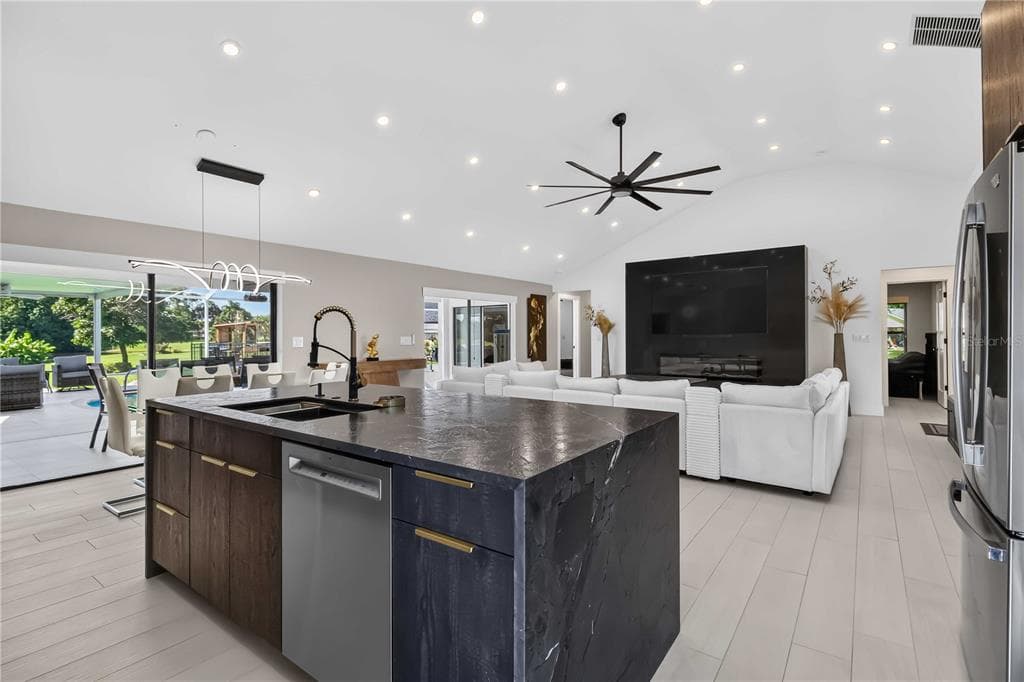 4134 EASTWOOD DRIVE photo 8