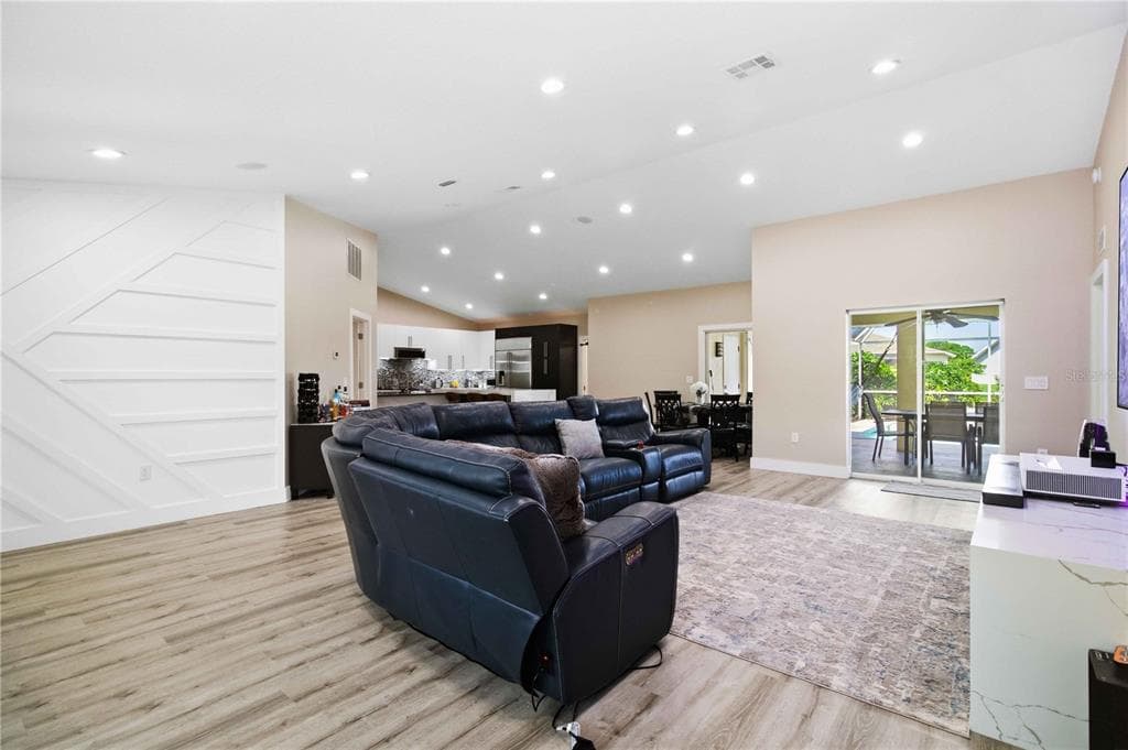 5833 CARRIAGE DRIVE photo 6