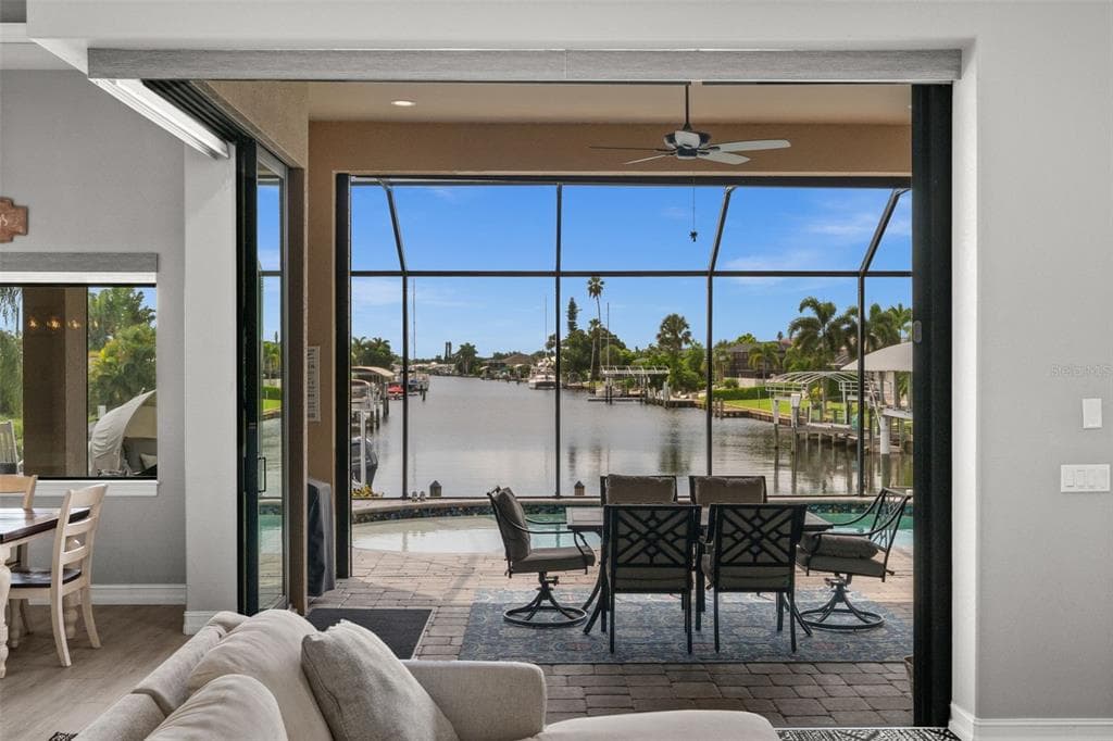 4286 HARBOR BOULEVARD photo 16