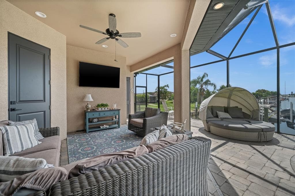 4286 HARBOR BOULEVARD photo 22