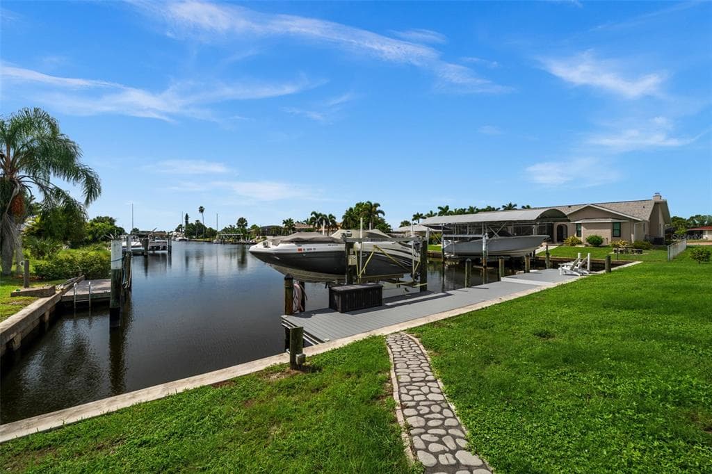 4286 HARBOR BOULEVARD photo 25