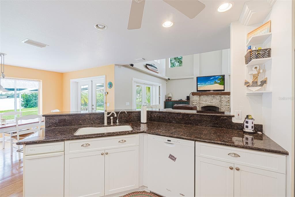 13668 MARQUETTE BOULEVARD photo 19