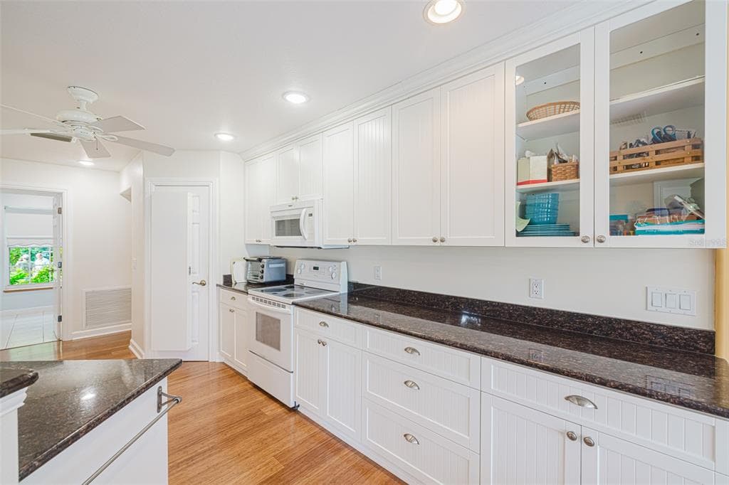 13668 MARQUETTE BOULEVARD photo 21