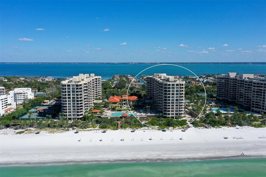 1241 GULF OF MEXICO DRIVE 303 photo 2
